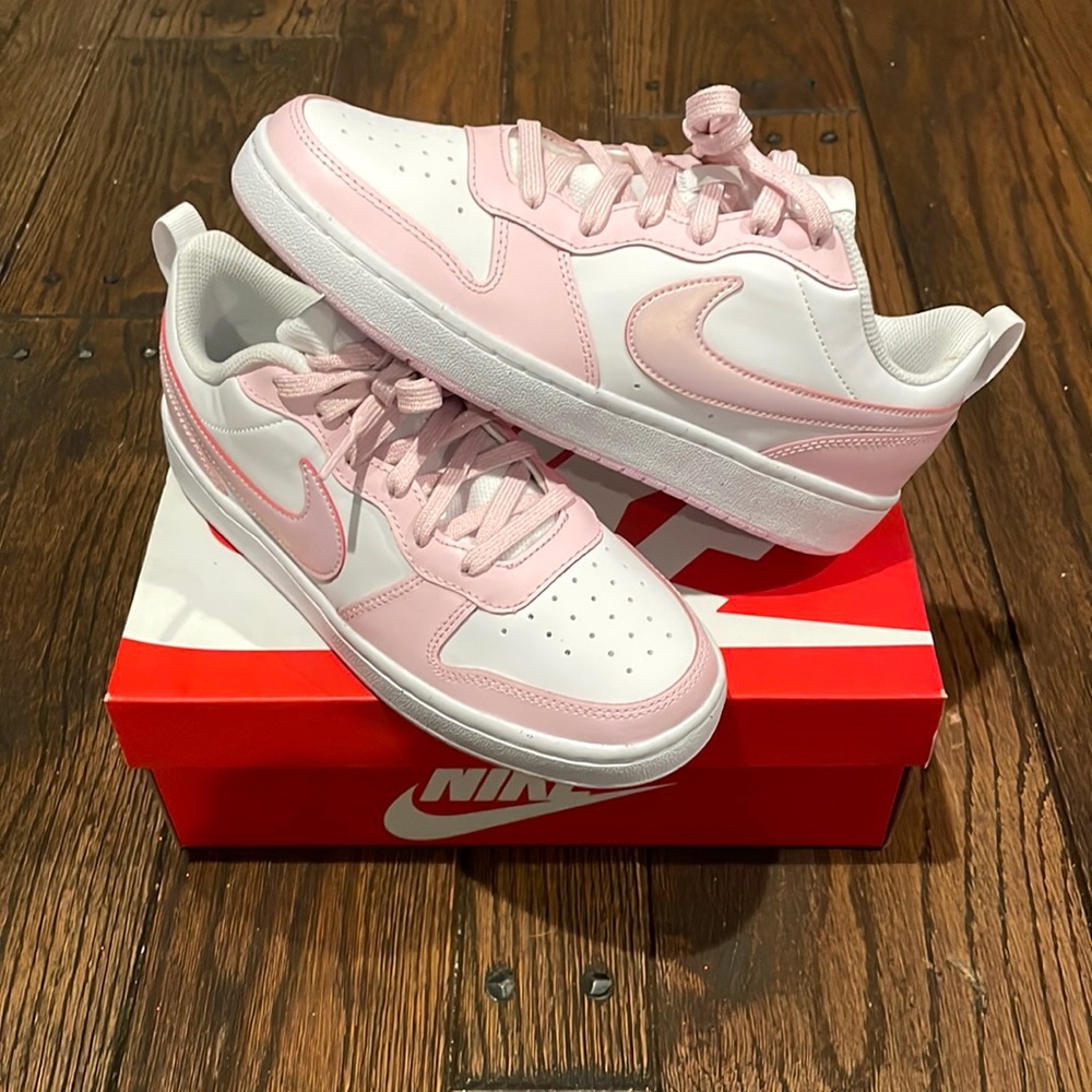 Court Borough Low 2 SE
Casual Sneakers from Finish Line
